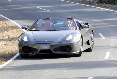 Dolorpasión™: Paris Hilton le hace un agujero al Ferrari F430 Spider de un amigo en Ibiza