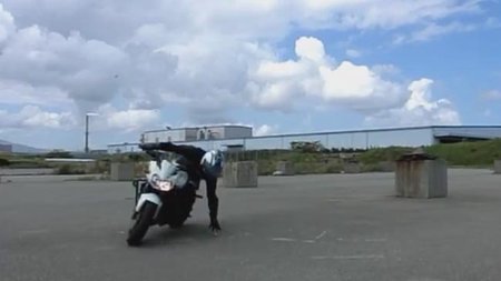 Practicando una Gymkhana, y no es tan fácil