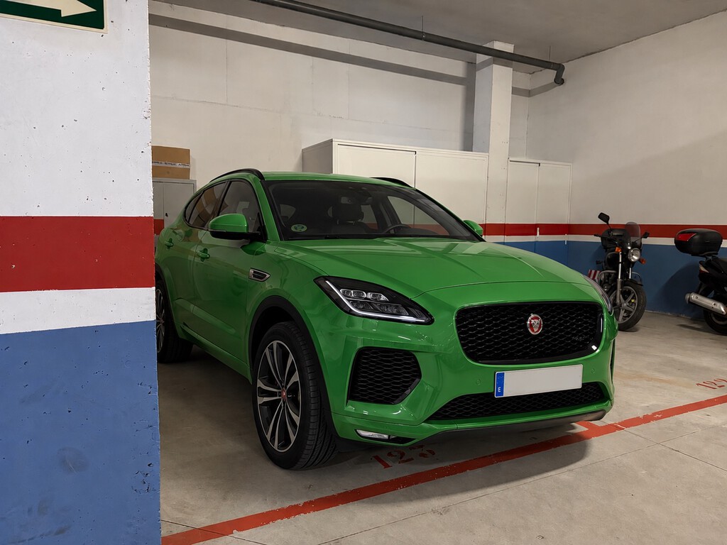 Aparcaba su Jaguar y el morro molestaba al vecino que tenía un Ibiza. La justicia dice que “solo hay que girar un poco el volante”
