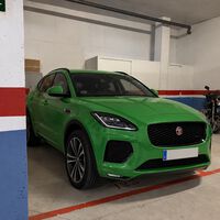 Aparcaba su Jaguar molestando al vecino, que tenía un Ibiza. La justicia dice que “solo hay que girar un poco el volante”