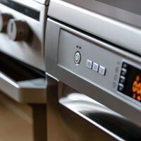 Si estás pensando en cambiar tus viejos electrodomésticos y vives en Madrid, ya puedes pedir hasta 300 euros de ayuda con el Plan Renove