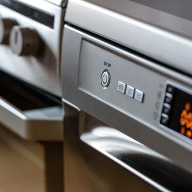 Ya se pueden pedir hasta 300 euros de ayuda para cambiar tus viejos electrodomésticos. Así es el Plan Renove de la Comunidad de Madrid  