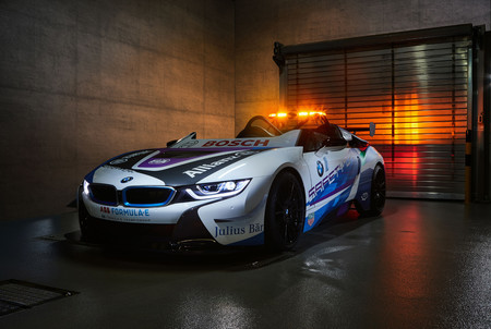 Este BMW i8 Roadster es el nuevo Safety Car de la Fórmula E, que no es eléctrico pero sí híbrido