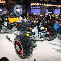 Este Batmóvil de Chevrolet está hecho con LEGO y mide casi 5,2 metros