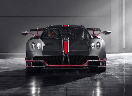 Pagani no se alejará de los V12 al menos hasta 2026 y también tienen en mente un SUV