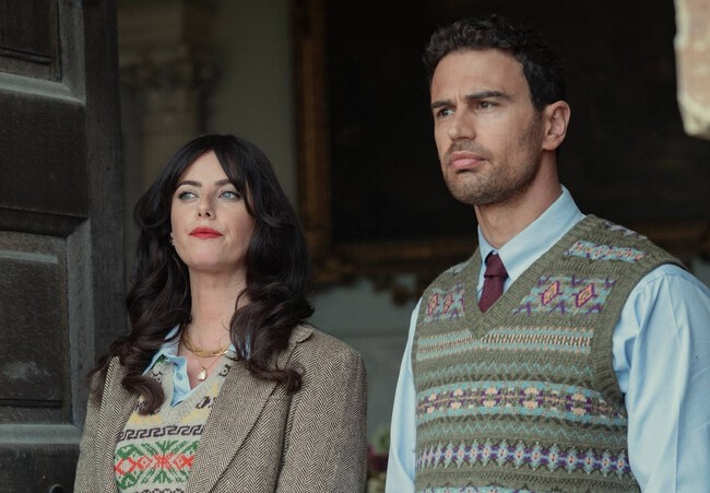 Kaya Scodelario And Theo James In The Gentlemen