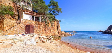 Pueblo Villa Medieval Marinera Pesquera Cataluna Cala Turquesa Playa Buena Comida Mediterraneo Barato Sin Turistas
