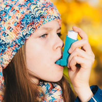 Por qué es importante que los niños con asma se vacunen contra la gripe