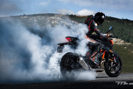 ¡Ojo! Hay una KTM 1290 Super Duke RR más radical en camino: doble erre, fibra de carbono y parte ciclo mejorada
