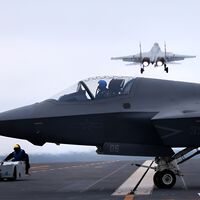 A China acaba de testar a catapulta eletromagnética Fujian com três aviões diferentes; o artefato já não é teoria, é prática 