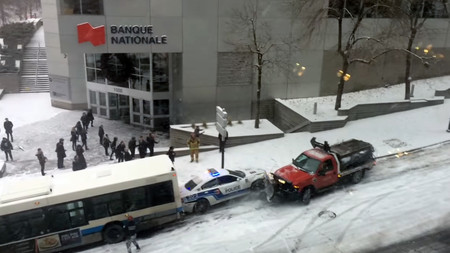Así se puede complicar el tráfico una mañana cualquiera en Montreal (+ vídeo)