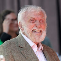 Não é dieta, nem academia: aos 100 anos, lendário ator de Hollywood atribui sua saúde a um segredo simples que todo mundo pode fazer em casa — e a ciência explica 