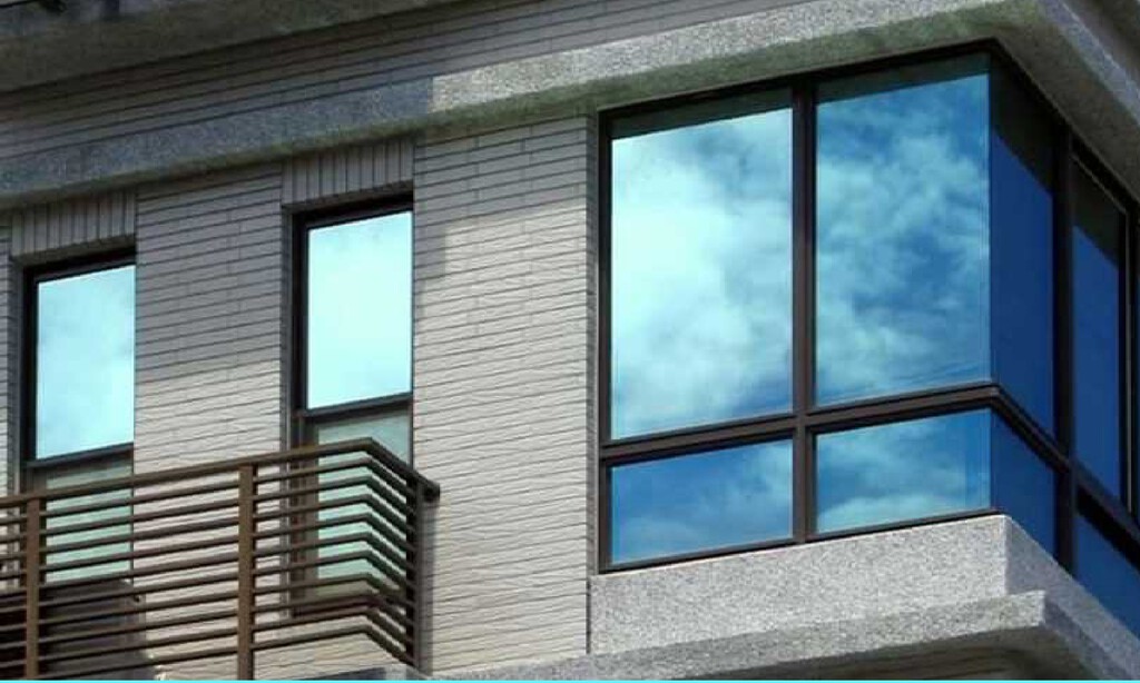 Leroy Merlin tiene un invento para decirle adiós a las cortinas: ideal para que no te vean los vecinos sin perder luz en casa 