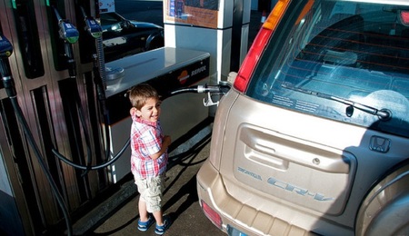 La gasolina ya rebasa el euro y medio por litro
