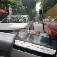 Este asiático te enseña la delgada línea entre ir con prisa en moto y ser un psicópata