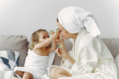 Mother With Daughter Bathrobe Towels