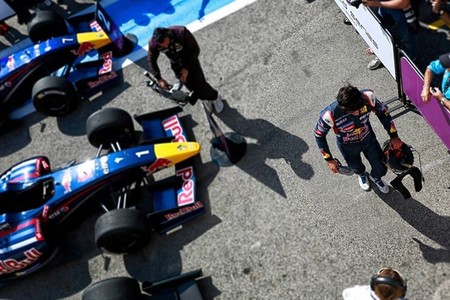 Carlos Sainz Jr gana en Paul Ricard y acaricia el título