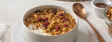 El desayuno delicioso y saludable que puedes preparar con avena, frutos secos y poco más: en sólo 10 minutos y en freidora de aire