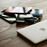 Madrid subasta más de 500 móviles, ordenadores y consolas desde 21 euros. Y ya puedes pujar online por ellos 