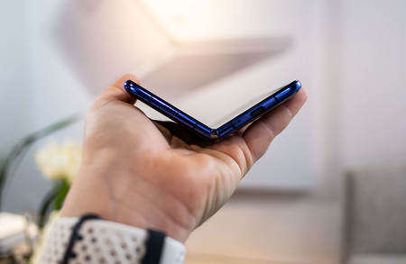 iFixit cree saber por qué han fallado las pantallas de los primeros Samsung Galaxy Fold