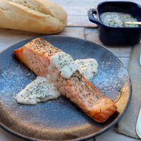 Cena fácil de salmón en 10 minutos y solo dos ingredientes en freidora de aire. Un plato sencillo pero lleno de sabor y vitaminas