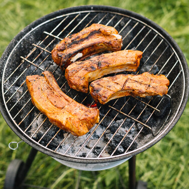 Action vende un kit por poco más de 2 euros ideal para dejar la barbacoa de carbón limpísima sin esfuerzo
