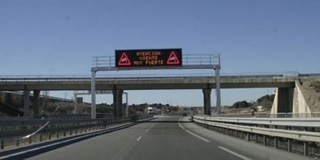 Física del viento: cómo conducir con seguridad y no salir volando