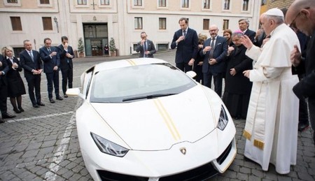 Subasta Lamborghini Papa Franciscp 1