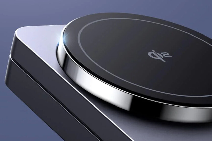 Ugreen tiene esta base de carga que es perfecta para viajar: se pliega y funciona con iPhone y AirPods