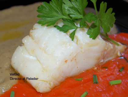 Bacalao confitado sobre crema de escalivada
