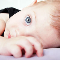 ¿Puede una pareja con los ojos marrones tener un hijo con los ojos azules?