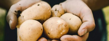 Si tienes piel de patata en tu casa tienes un tesoro: nueve maneras de sacarle el máximo provecho 