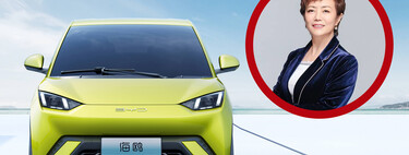 Stella Li, la mente detrás del éxito de BYD, es nombrada Persona del Año 2025: es la primera mujer y la primera marca china en ganar el premio de World Car Awards 