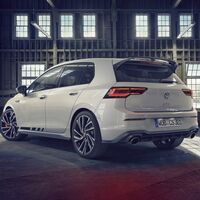 El Volkswagen Golf GTI Clubsport llega a España con 300 CV y es casi 7.500 euros más barato que el Golf R