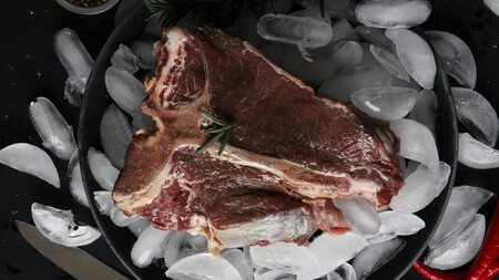 Se puede o no comer la carne cruda de color café: esto dice una especialista en alimentos