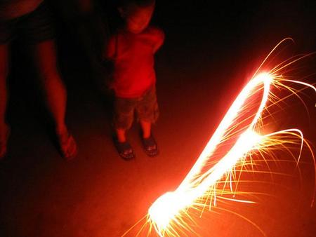 Fuegos artificiales en Nochevieja y niños