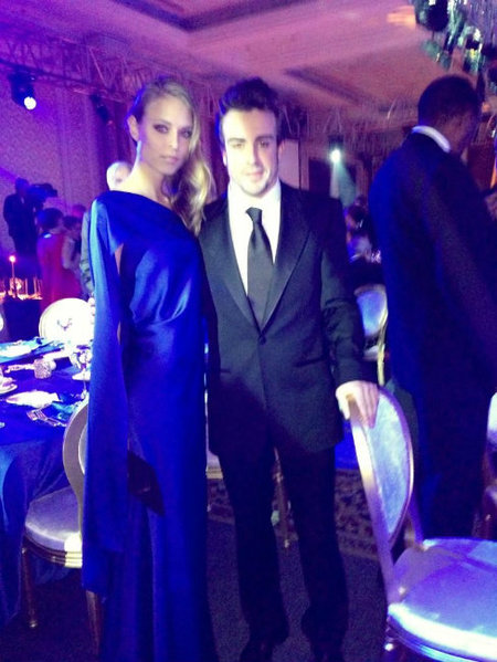 Fernando Alonso: Las fotos con mi churri ya las cuelgo yo. Gracias