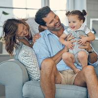 Los padres que pueden elegir prefieren tener niñas. Creen que son más fáciles de criar y menos problemáticas que los hijos varones 