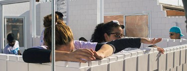 No Brasil, existe um atalho para resolver a crise habitacional: 2 toneladas de plástico, 27 metros quadrados e montagem em 15 horas 