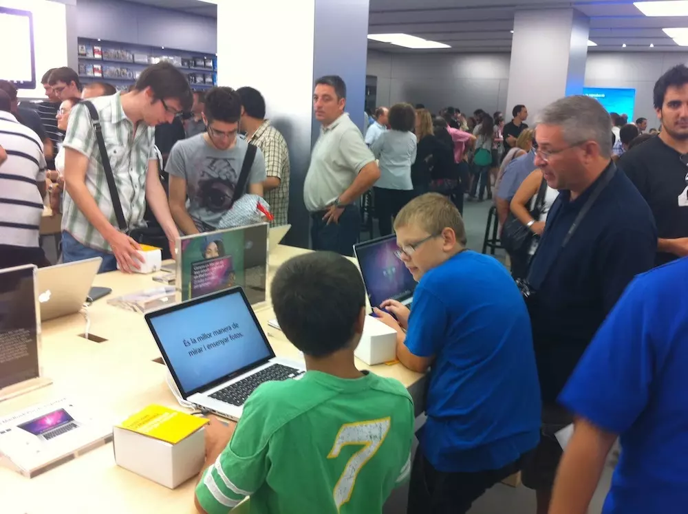 Foto de Inauguración Apple Store La Maquinista (82/93)