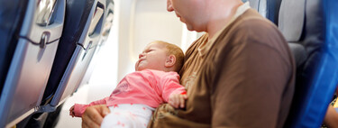 "Llévenselo": un pasajero se queja por tener que soportar el llanto de un bebé en el avión durante 29 horas de viaje  