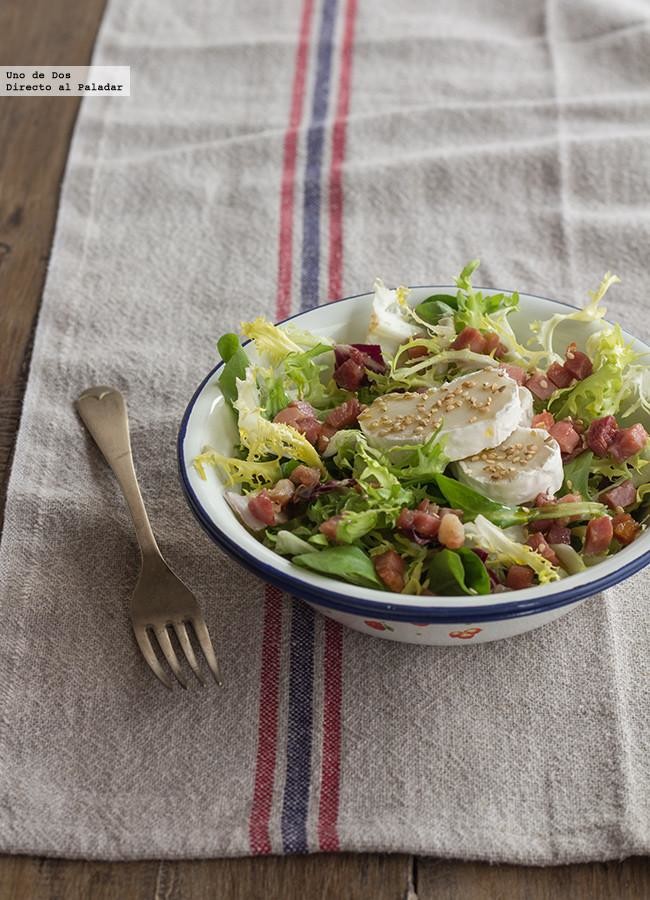 Ensalada variada de tacos de jamón y queso de cabra, receta fácil, rápida y refrescante