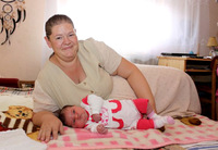 Nace en Hungría una niña de 6.300 gramos y 63 centímetros