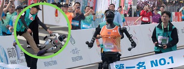 La media maratón en Pekín no terminó bien para los robots que participaron en la carrera: la mayoría terminó tropezando y sobrecalentándose 