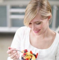 La dieta mediterránea en el embarazo haría menos propenso al bebé a las alergias y al asma 