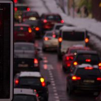¡Semáforos en autopistas! Así quiere Inglaterra paliar su congestionado tráfico