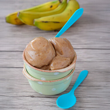 El truco del plátano congelado: cómo hacer helado cremoso en 2 minutos (sin heladera ni lácteos) 