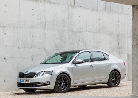 Škoda Octavia 2017: El primo checo del Jetta se pone al día