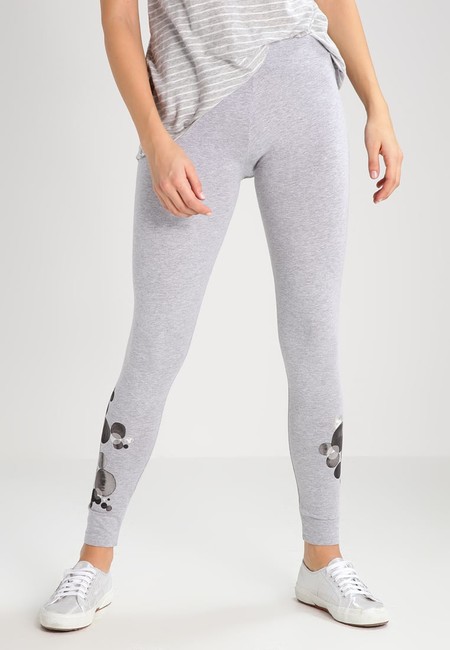 50% de descuento en los leggins de Desigual Lola: ahora 14,95 euros con envío gratis en Zalando