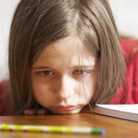 "Mi hijo ha acabado el curso con malas notas": las claves de una experta para ayudar a los niños con bajas calificaciones
